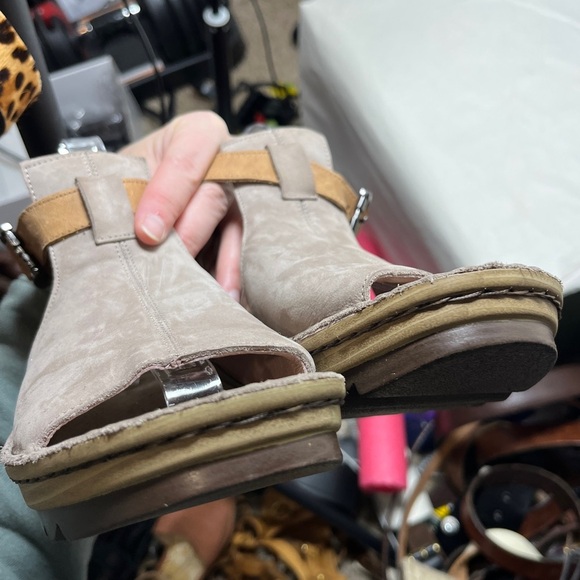 Naot Verbena Cutout Gladiator Sandals in Olive Neutral Size 36 US 5.5 - Picture 10 of 12